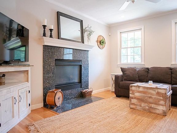 5th image of 8 Poquanticut Ave Unit 8