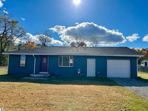 310 Smith St, Oscoda, MI 48750