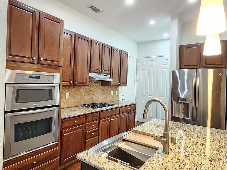 1211 Lake Pointe Way — Photo 6