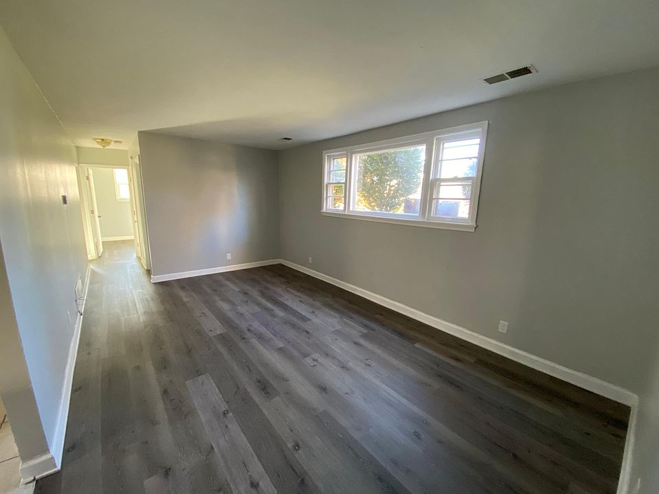 1st image of 4621 Taylor St NE
