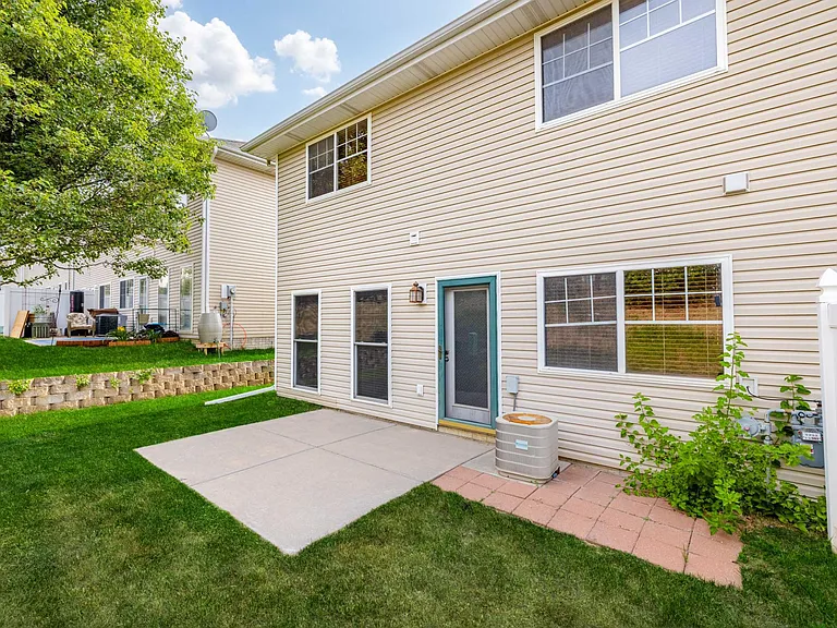 1718 Sawyer St — Photo 35