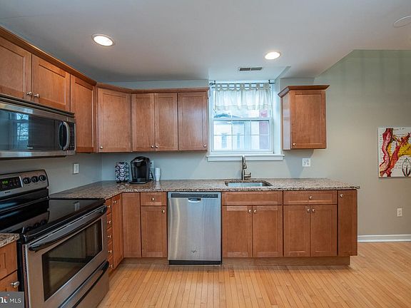 5th image of 1901 Green St Unit 10