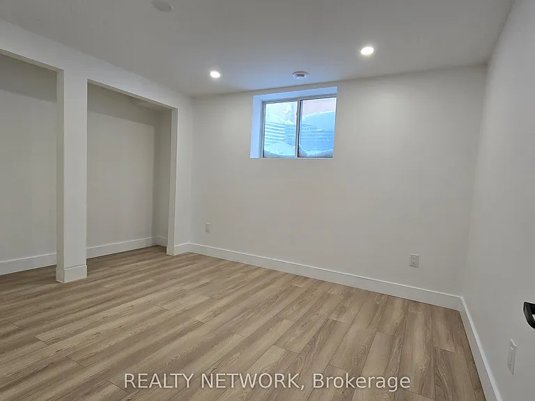 7266 Silver Creek Cir #LOWER — Photo 9