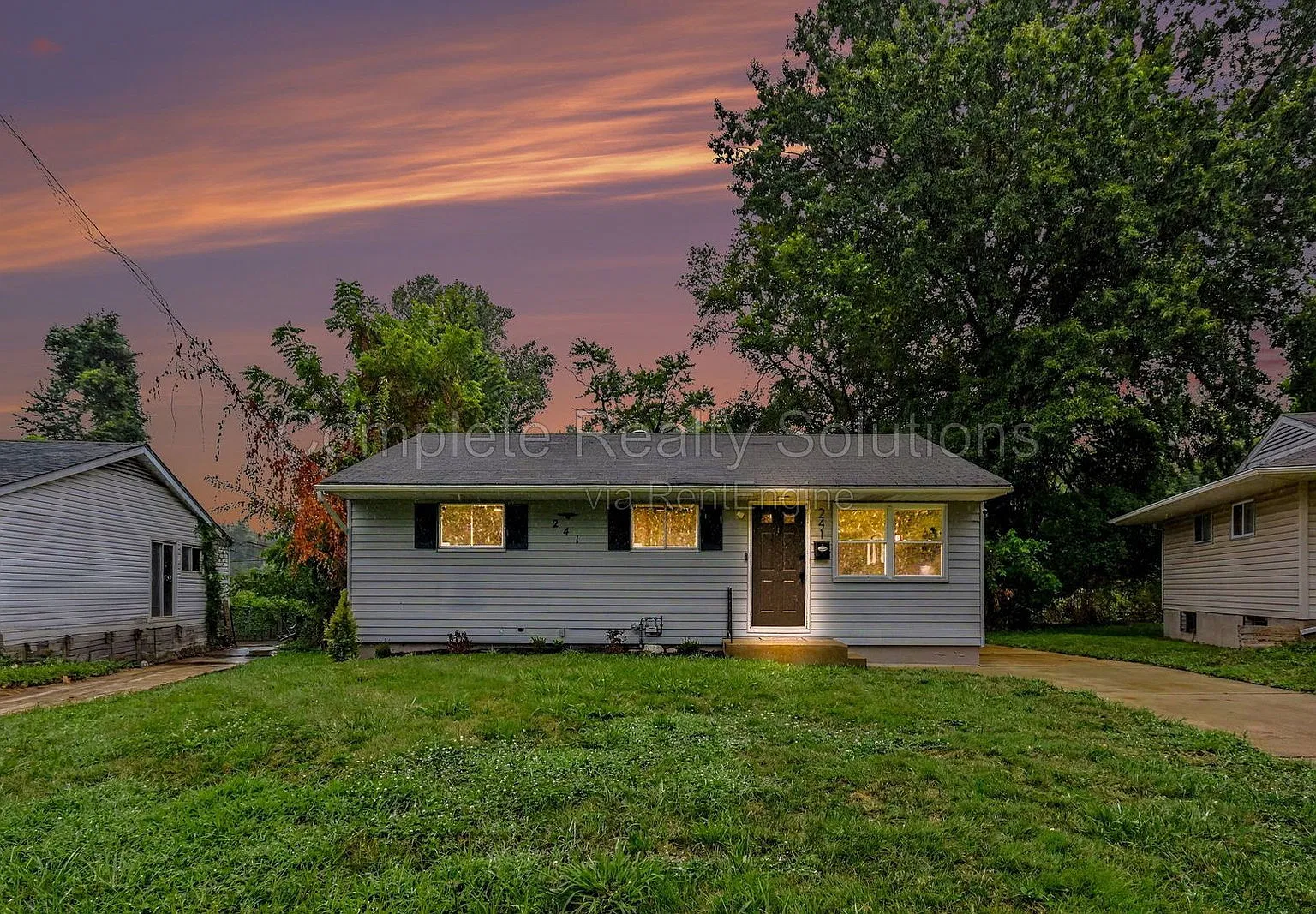 3 bed, 1.0 bath, 1135 sqft, $1,350 — Photo 2