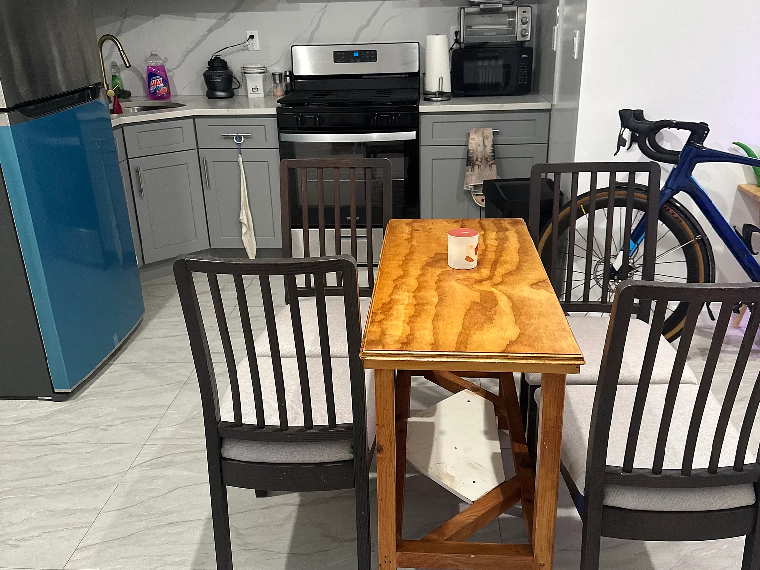 4 bed, 2400 sqft, $1,000 — Photo 1