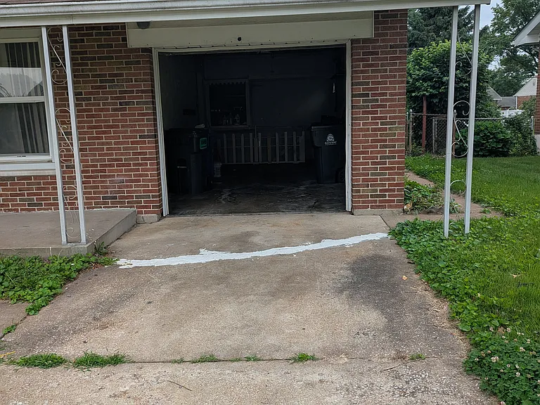 2000 Saint Stephen Dr — Photo 2