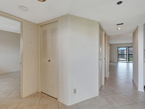 4th image of 7290 Kinghurst Drive #604