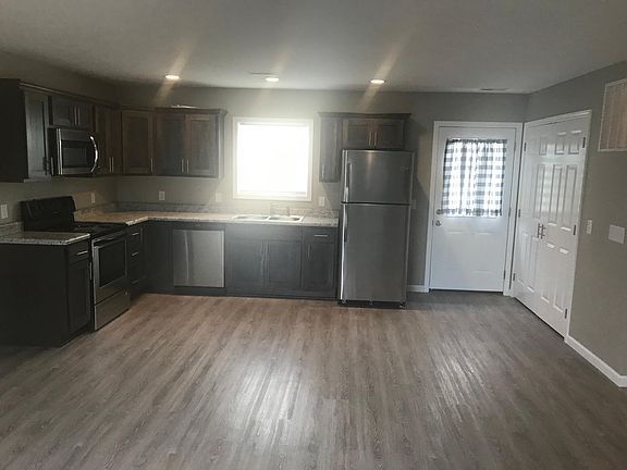 4th image of 904 Vinewood Ln APT C