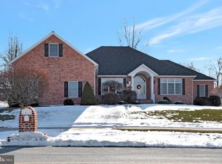 1416 Majestic Dr W, Chambersburg, PA