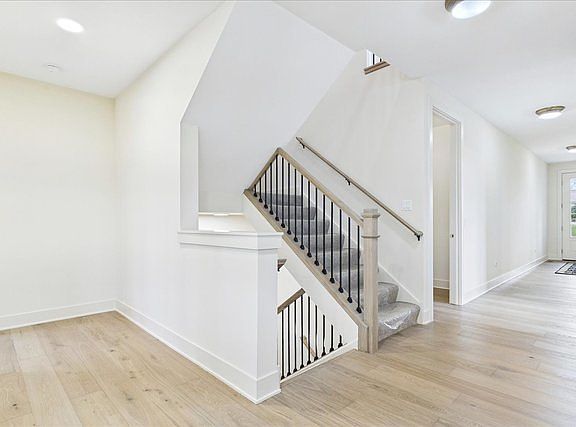 2nd image of 20470 N Old Hicks Rd
