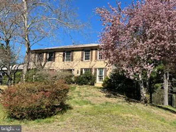 10304 Brandenburg Ct, Great Falls, VA 22066