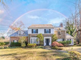 15 Carlton Rd, Great Neck, NY 11021