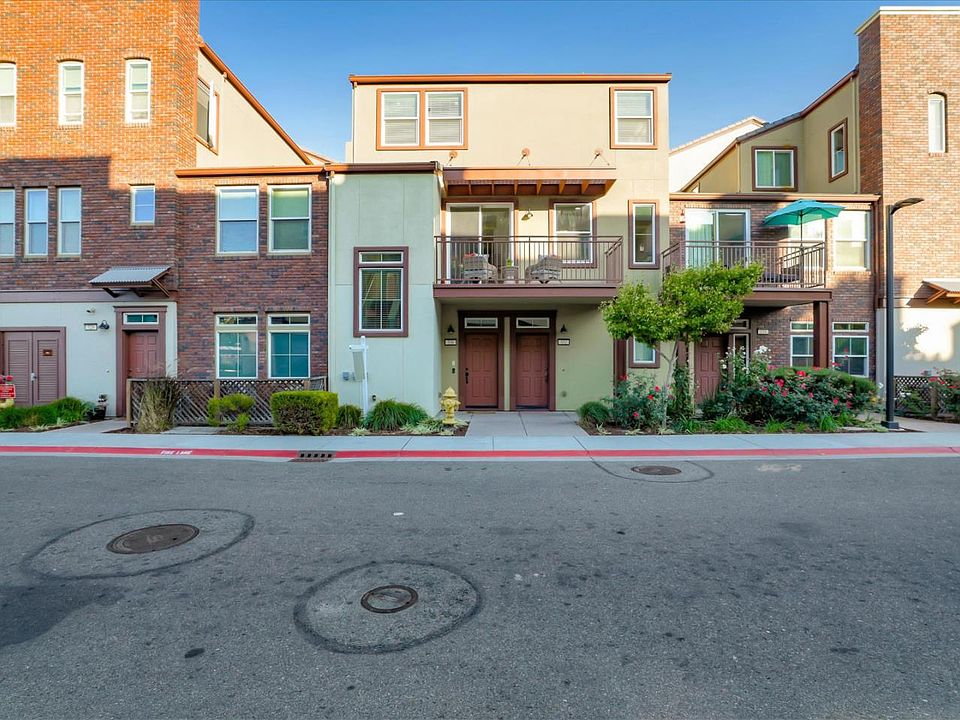 1st image of 330 Bautista Pl
