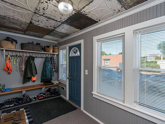 3rd image of 404 1st St S