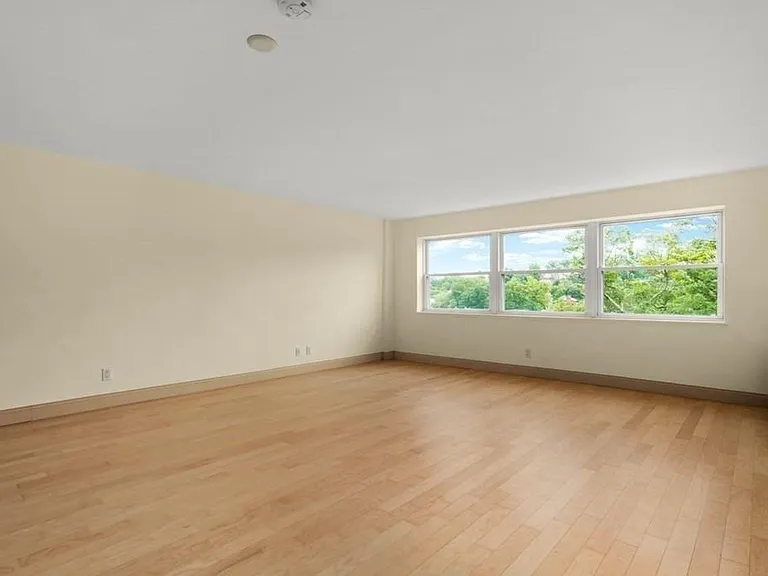1600 Beacon St #305 — Photo 3