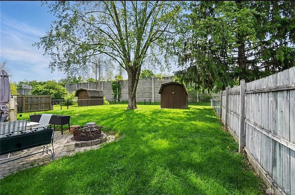 3 bed, 2.0 bath, 1612 sqft, $1,800 — Photo 3