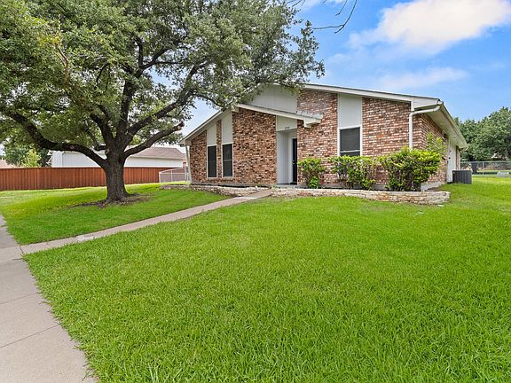 3rd image of 3709 Red Oak Dr
