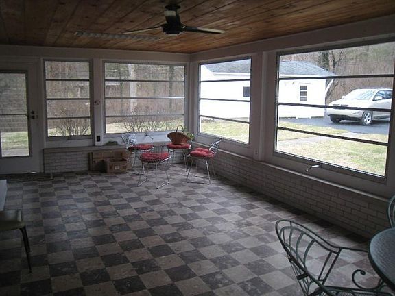 3rd image of 3 Hillside Dr
