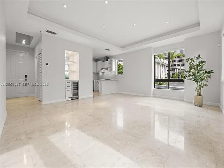 5864 SW 74th Ter — Photo 4