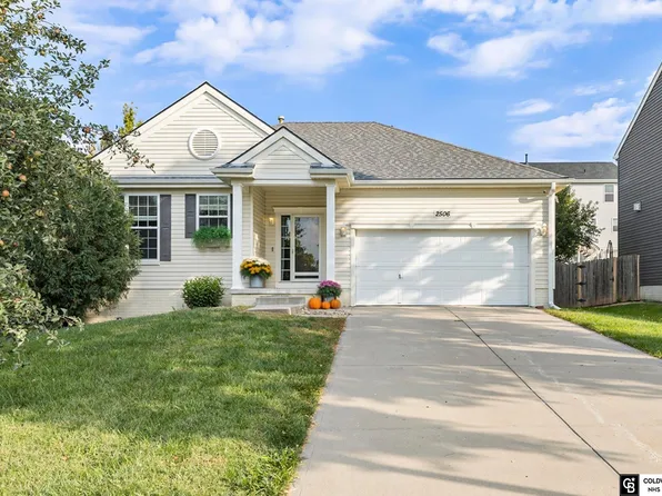 2506 Hummingbird Cir, Bellevue, NE 68123