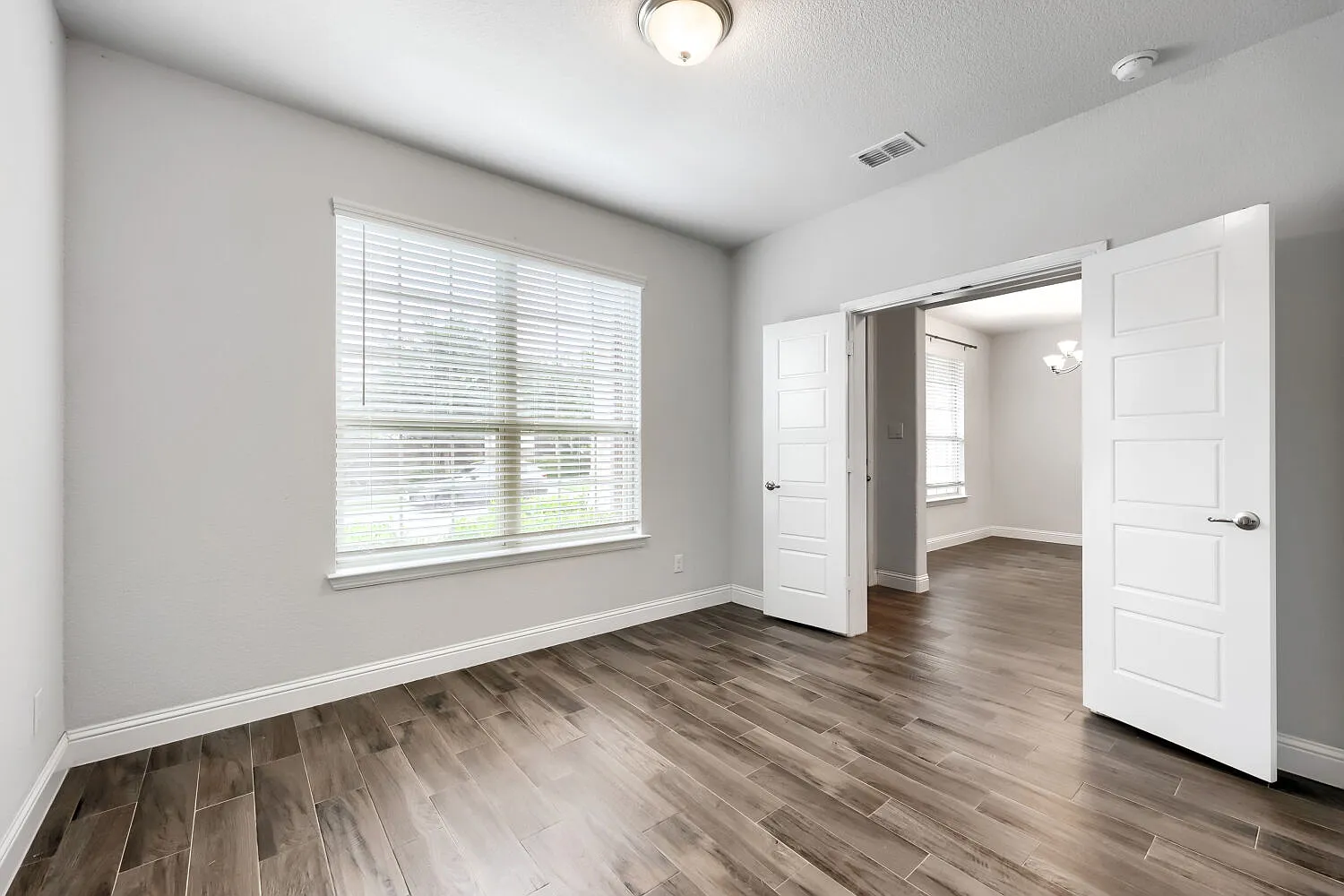 3 bed, 2288 sqft, $3,045 — Photo 3