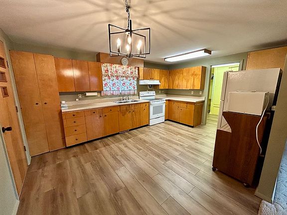 3rd image of 123 S Shearer Rd