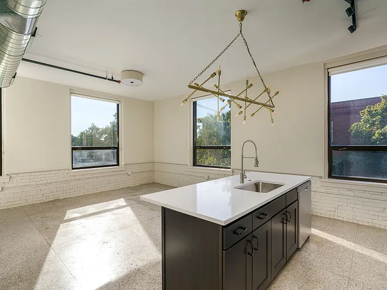 875 Michigan Ave — Photo 43
