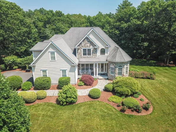 19 Round Farm Rd, Rehoboth, MA 02769