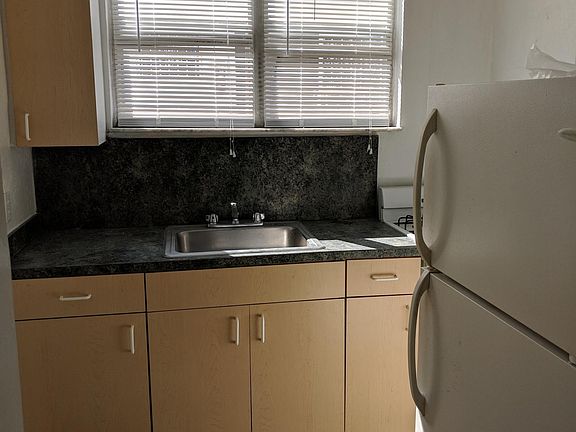 5th image of 1016 8th St #15