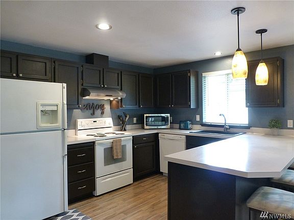 5th image of 2623 Lake Dr