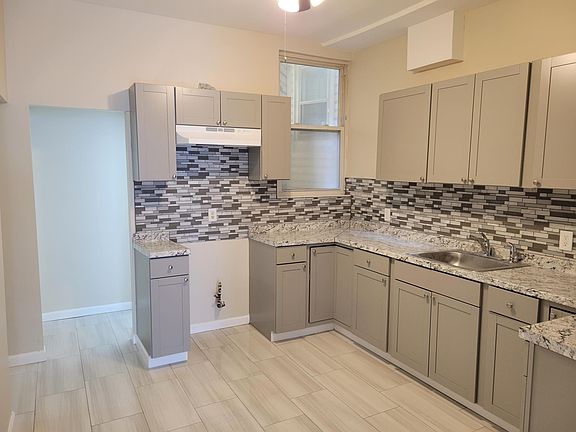 3rd image of 73 Bloomfield Ave APT 1