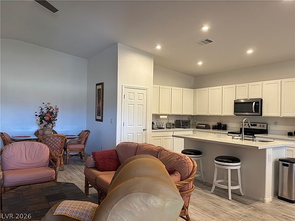 5th image of 3558 E Moffat Ave