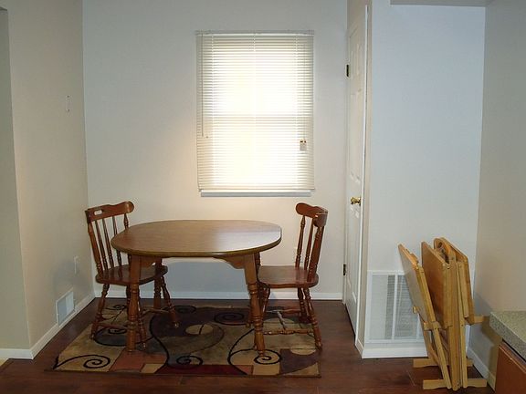 5th image of 1192 Queens Ave
