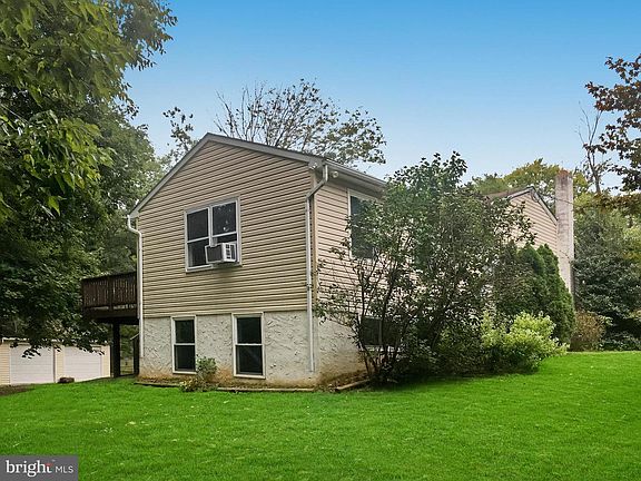 3rd image of 21 Clamer Ave