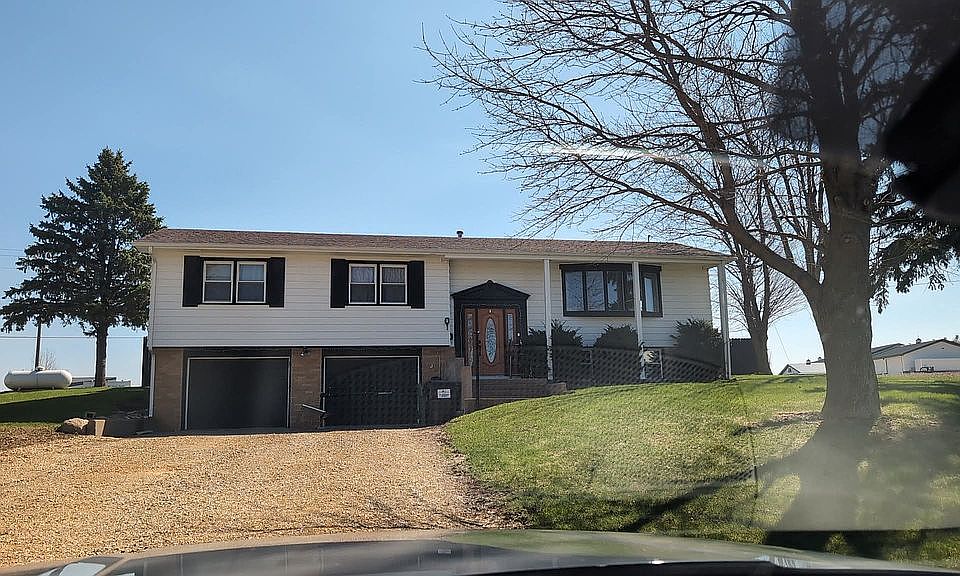 1st image of 340 Emma Ct