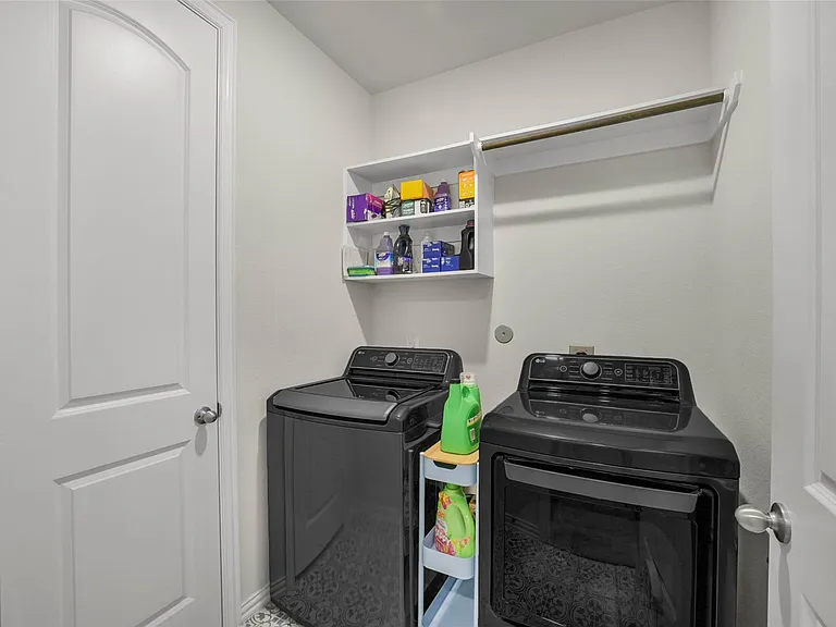 221 Woods Rose Ct — Photo 29