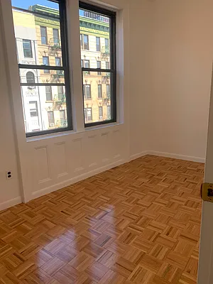 Rented by M.Grossman R.E. Management | media 4