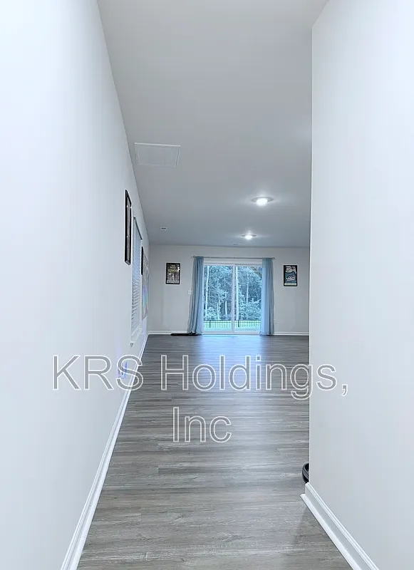 3 bed, 2.5 bath, 2093 sqft, $1,875 — Photo 2
