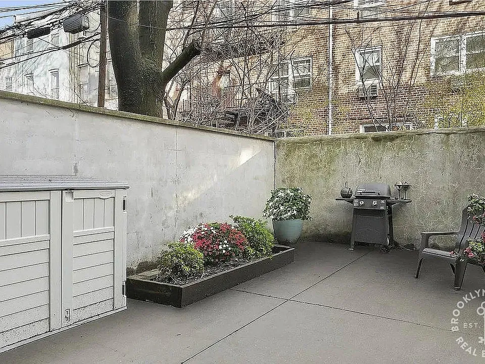 477 Hicks St #1L
