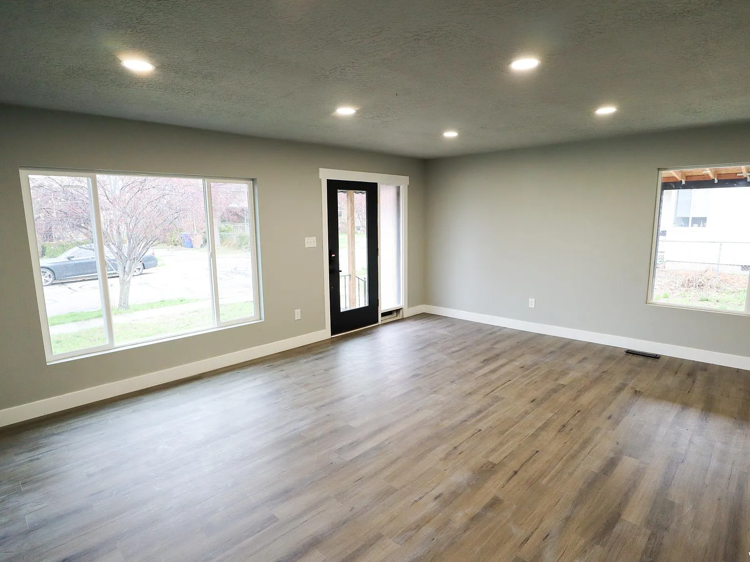 948 E Atkin Ave — Photo 2