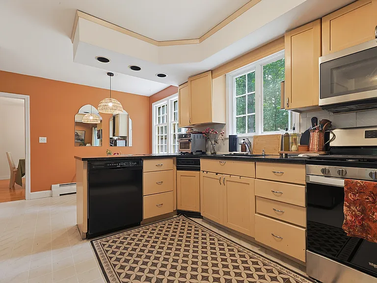 12 Carriage Dr — Photo 16