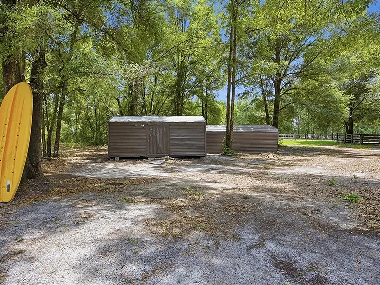 7050 NE State Road 121 — Photo 38
