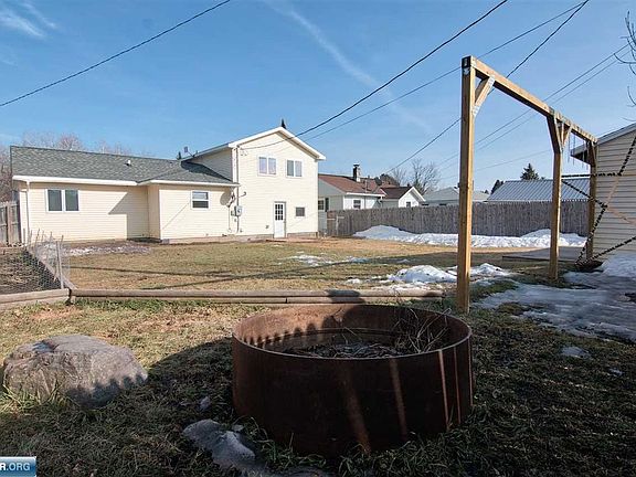 3rd image of 8735 Fairview Ln