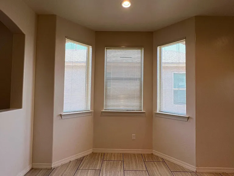 147 N Manzanita Dr — Photo 9