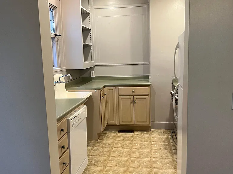 922 W Berry St — Photo 12