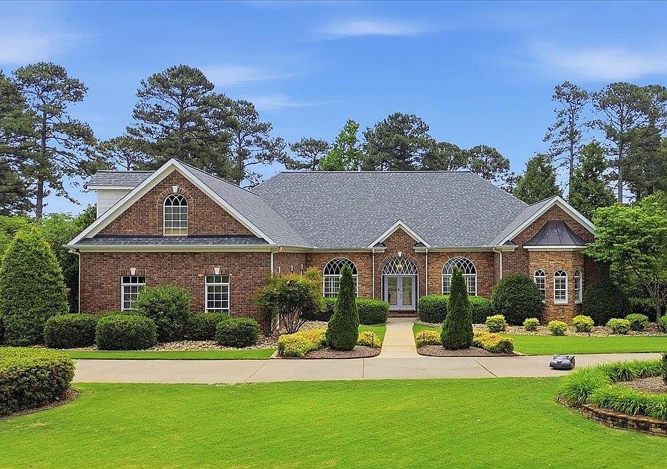 1st image of 305 Old South Rd