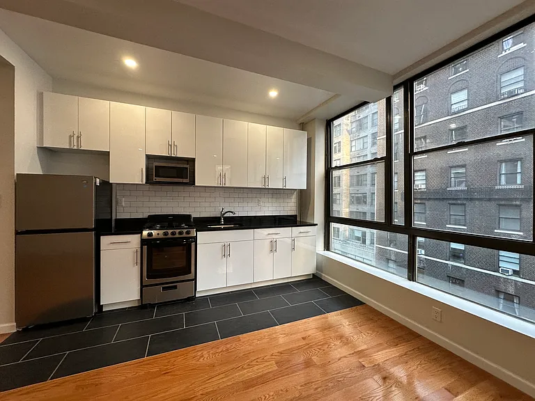 50 W 55th St #5A — Photo 4