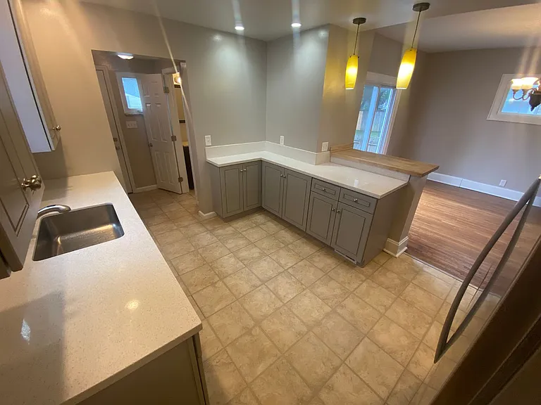 1323 W 3rd Ave — Photo 12