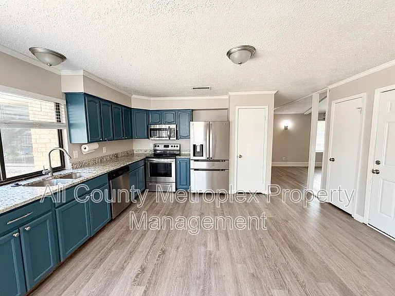 2107 Rockwood Dr — Photo 4