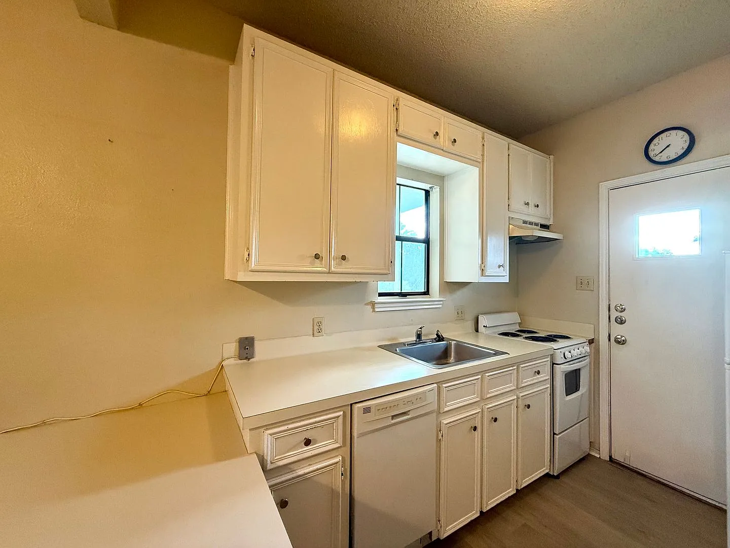 4401 Speedway- Free Cable and Internet-Available for August! — Photo 3